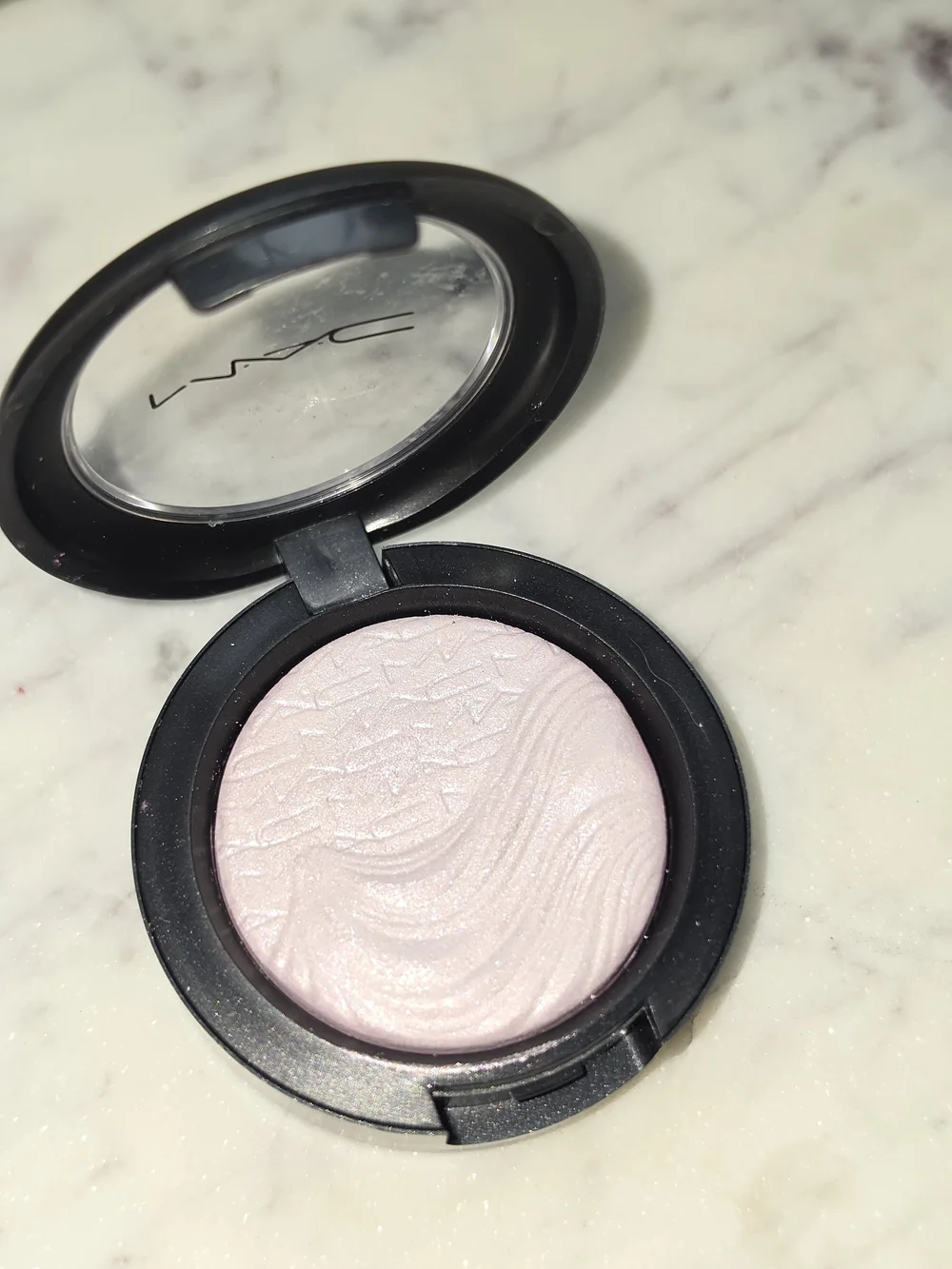 LIMITED EDITION MAC EXTRA DIMENSION EYESHADOW- 